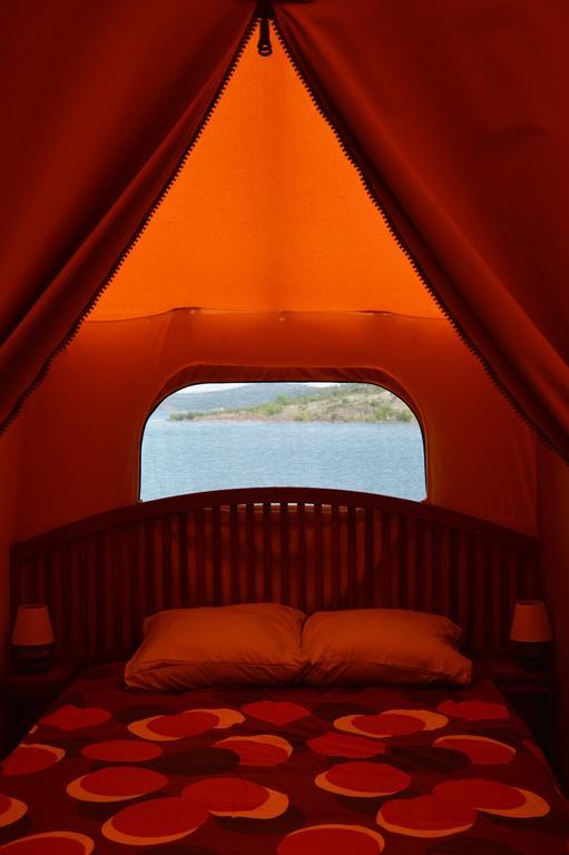 Camping Le Mas De Riri Celles  Exterior foto
